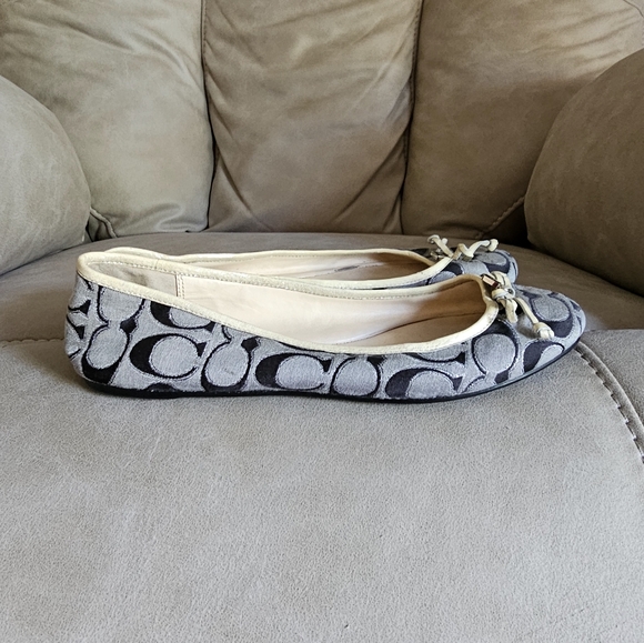 Coach Poppy Darling gray logo pattern ballet flats size 9B - Picture 4 of 8